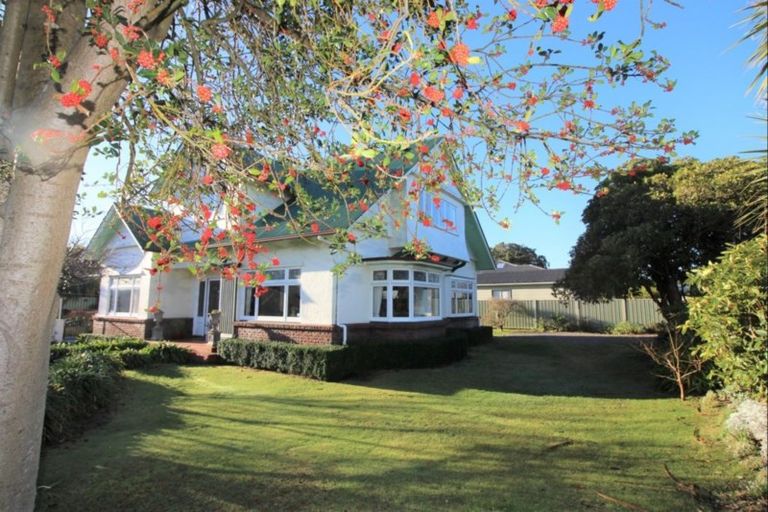 Photo of property in 2 Edward Street, Dannevirke, 4930