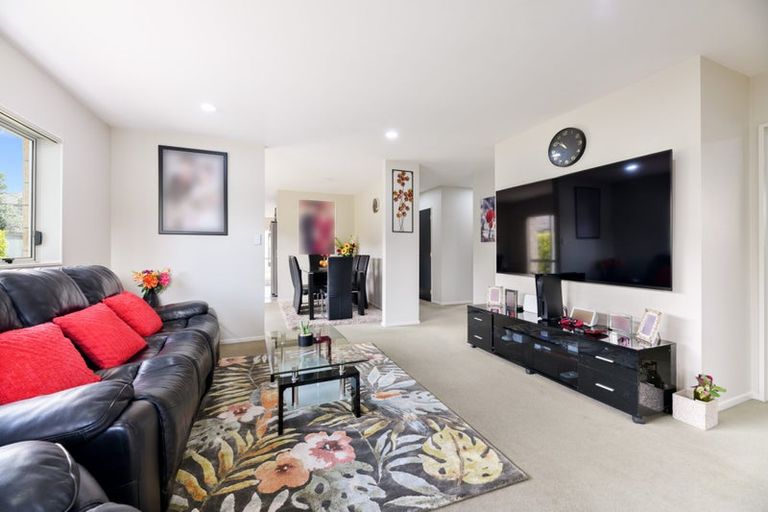 Photo of property in 8 Riverglade Parkway, Te Atatu South, Auckland, 0610