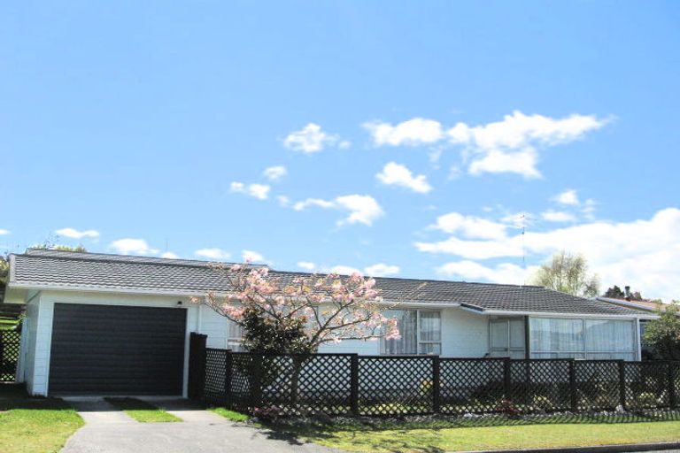 Photo of property in 11a Kinder Street, Acacia Bay, Taupo, 3330