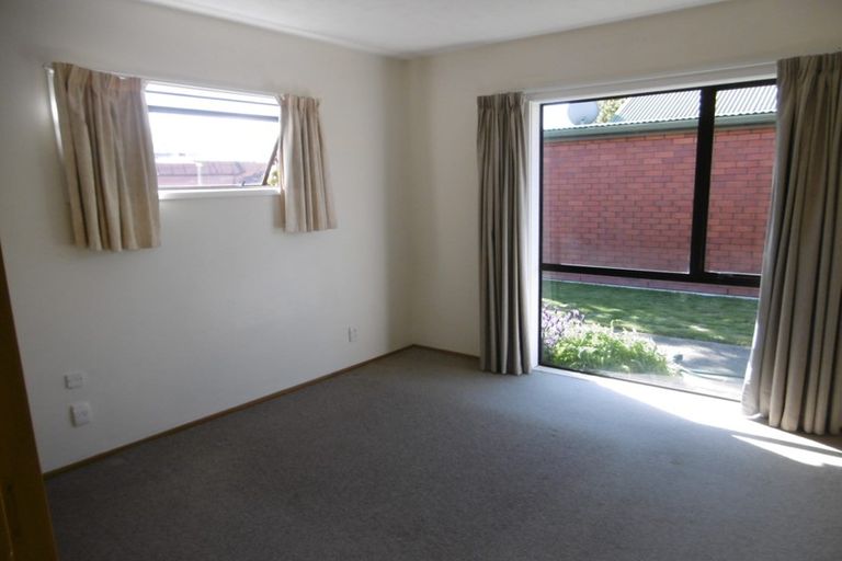 Photo of property in 1/9b Prestons Road, Redwood, Christchurch, 8051
