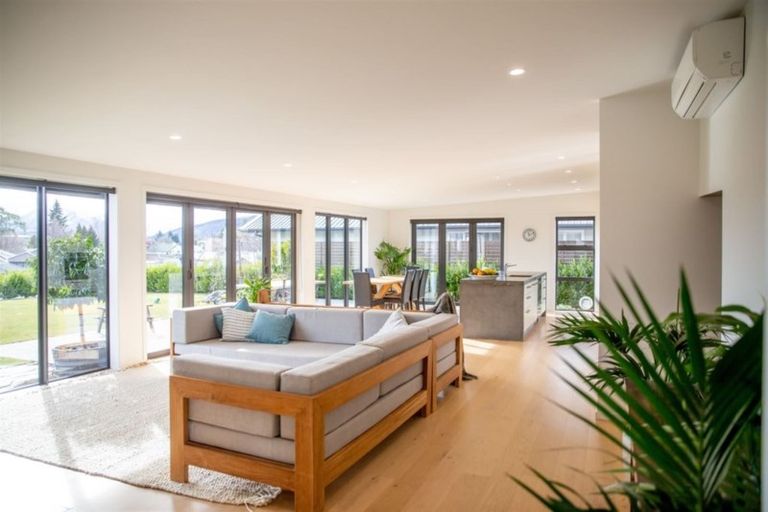 Photo of property in 32 Niger Street, Wanaka, 9305