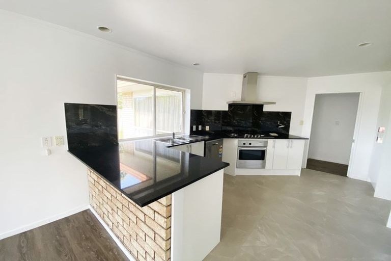 Photo of property in 14 Caldbeck Rise, Northpark, Auckland, 2013