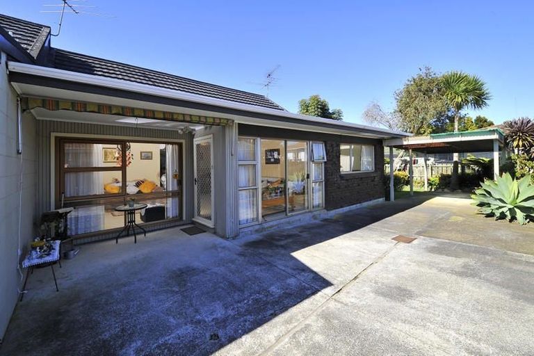 Photo of property in 2/12 Waimai Avenue, Weymouth, Auckland, 2103