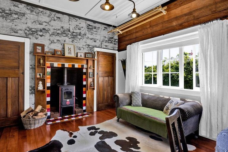 Photo of property in 21 Egmont Street, Patea, 4520