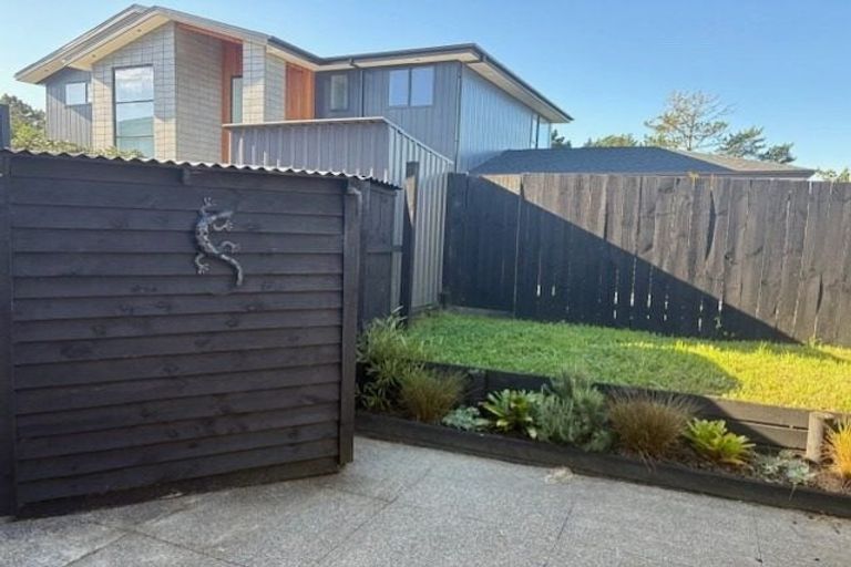 Photo of property in 65 Rising Parade, Fairview Heights, Auckland, 0632
