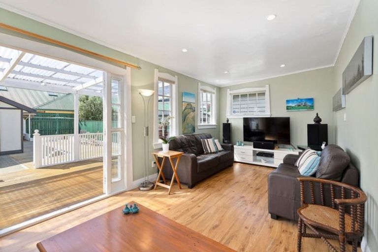 Photo of property in 19 Pilmuir Street, Hutt Central, Lower Hutt, 5010