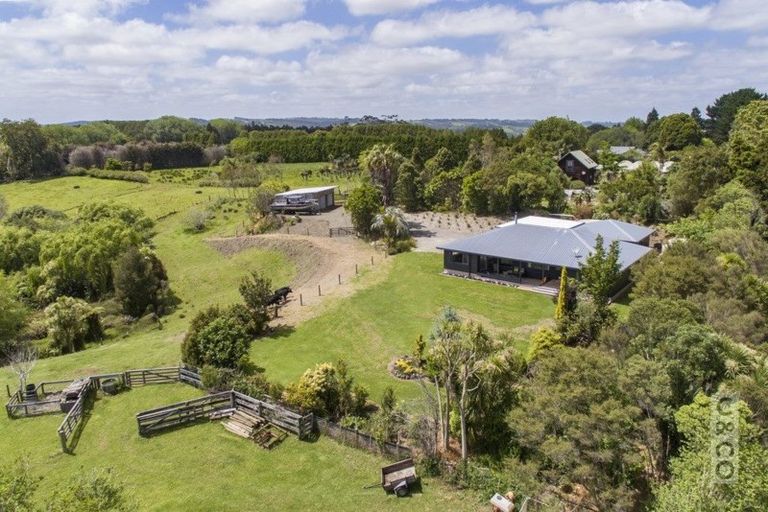 Photo of property in 166 Rimmer Road, Helensville, 0875