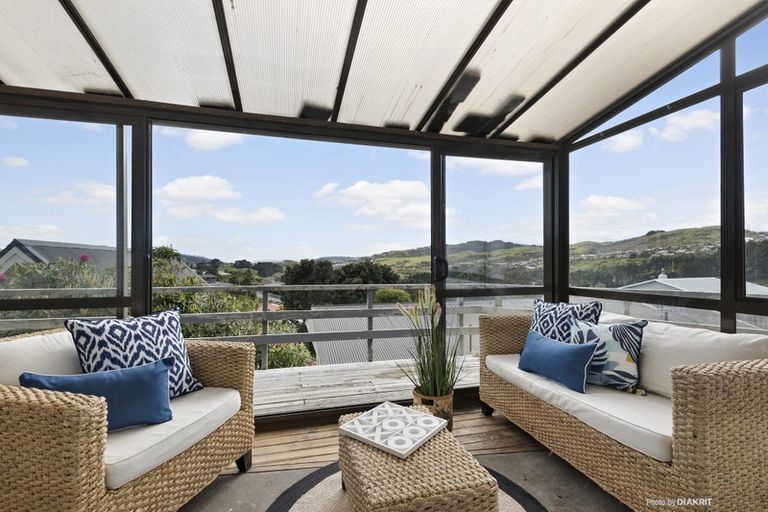 Photo of property in 6 Trebann Street, Paparangi, Wellington, 6037