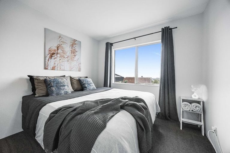 Photo of property in 22 Whangaparaoa Road, Red Beach, 0932