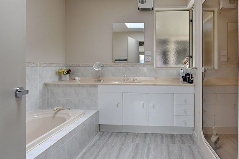 Photo of property in 15 Aotea Crescent, Gore, 9710