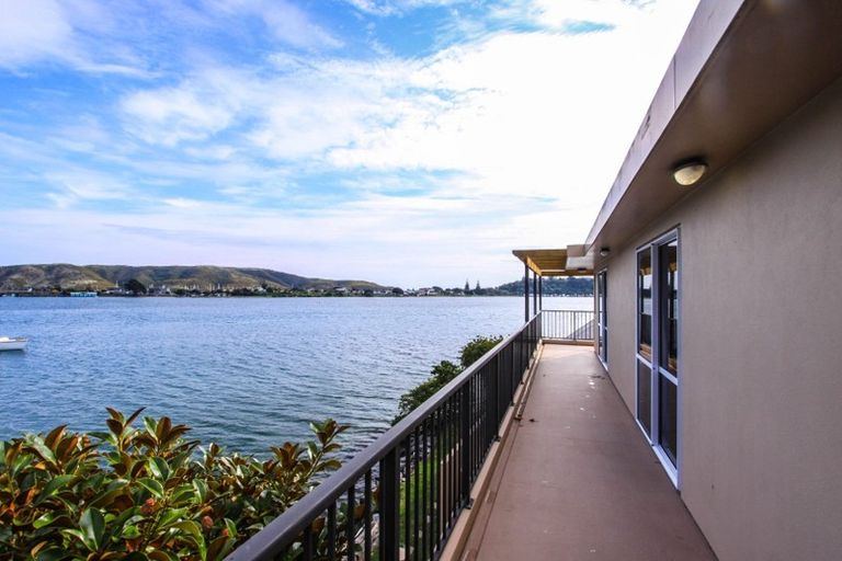 Photo of property in 18a Trevor Terrace, Paremata, Porirua, 5024