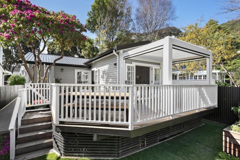 Photo of property in 6 Kowhai Street, Eastbourne, Lower Hutt, 5013