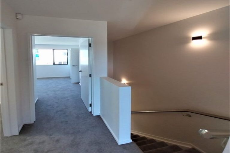 Photo of property in 26 Morihana Close, Glen Eden, 0602