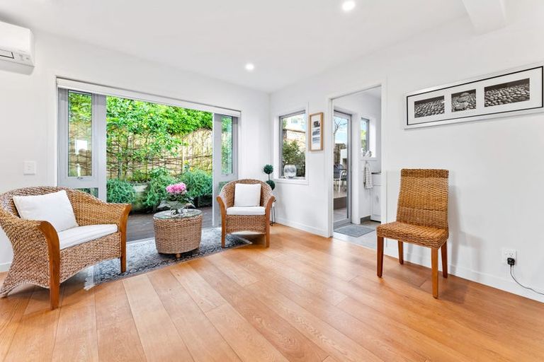 Photo of property in 18a Sylvan Park Avenue, Milford, Auckland, 0620