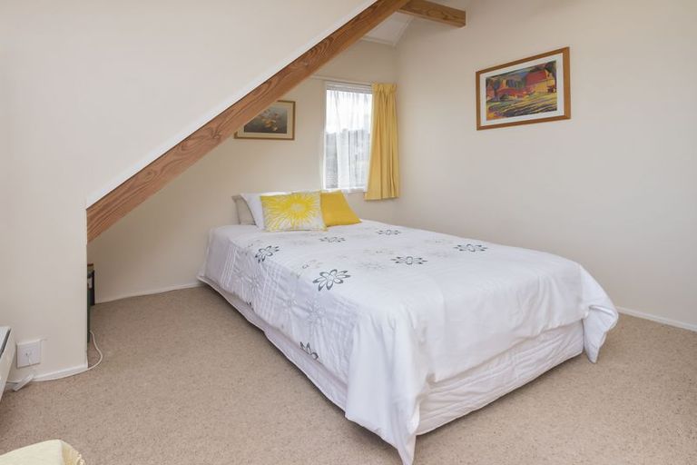 Photo of property in 6 Channing Crescent, Botany Downs, Auckland, 2010