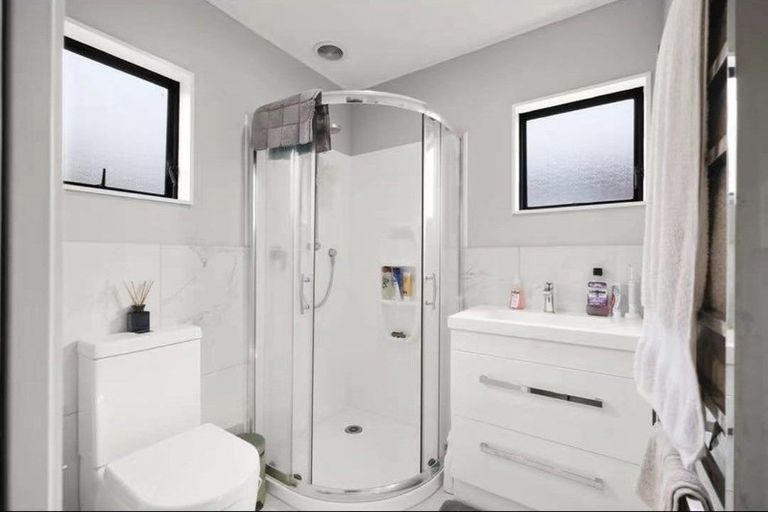 Photo of property in 27a Sunderlands Road, Half Moon Bay, Auckland, 2012