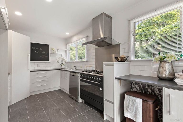 Photo of property in 1/20 Hogans Road, Glenfield, Auckland, 0629