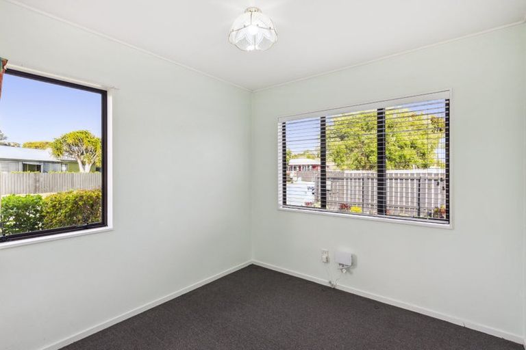 Photo of property in 99 Queens Road, Waikanae Beach, Waikanae, 5036
