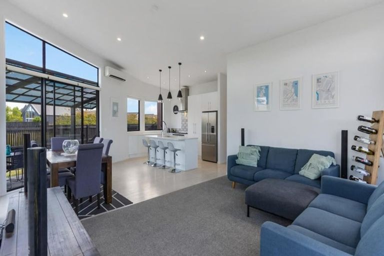 Photo of property in 1 Gallantry Crescent, Papakura, 2110