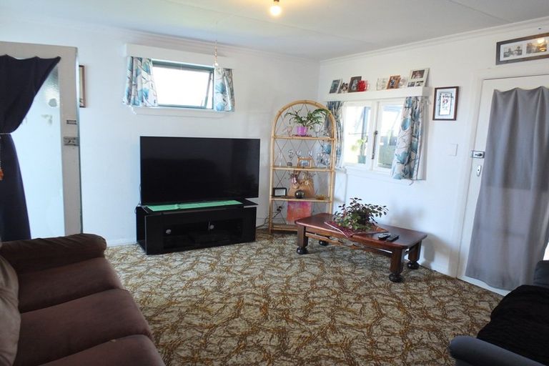 Photo of property in 13 Linklater Avenue, Foxton Beach, Foxton, 4815