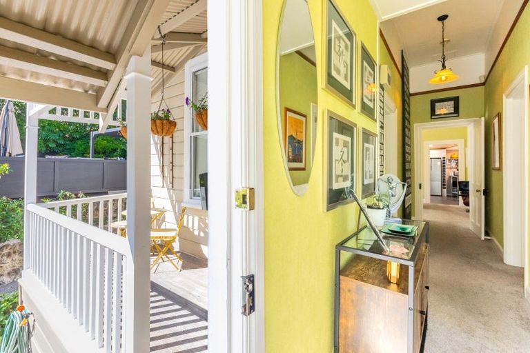 Photo of property in 27 Main Street, Hospital Hill, Napier, 4110