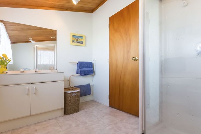 Photo of property in 6 Channing Crescent, Botany Downs, Auckland, 2010