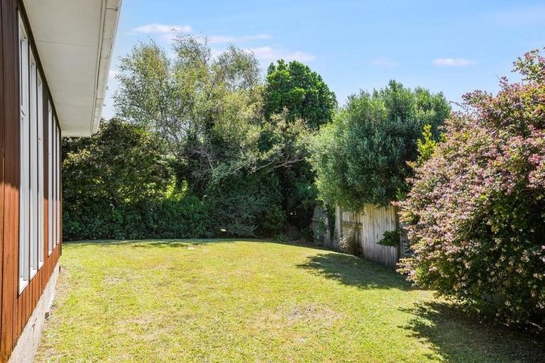 Photo of property in 15a Mckeefry Grove, Tawa, Wellington, 5028