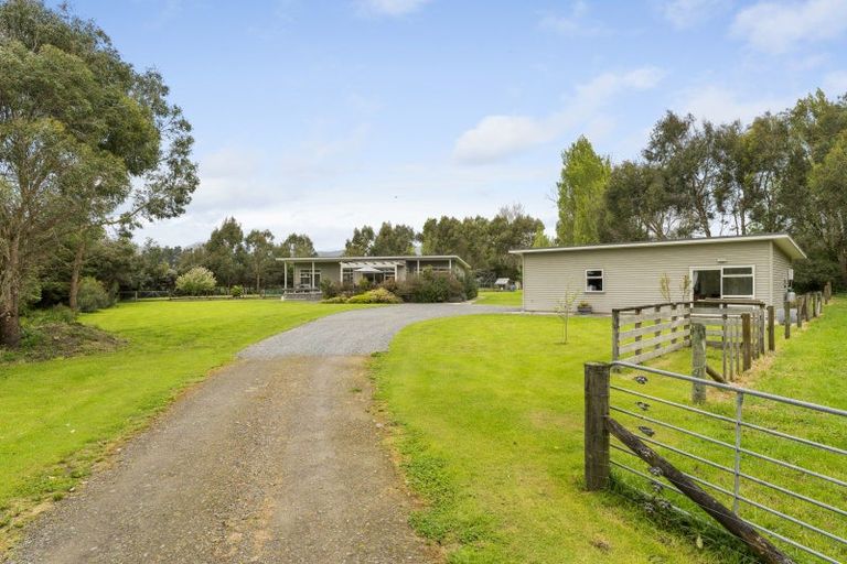 Photo of property in 3 Takapu Road, Manakau, Levin, 5573