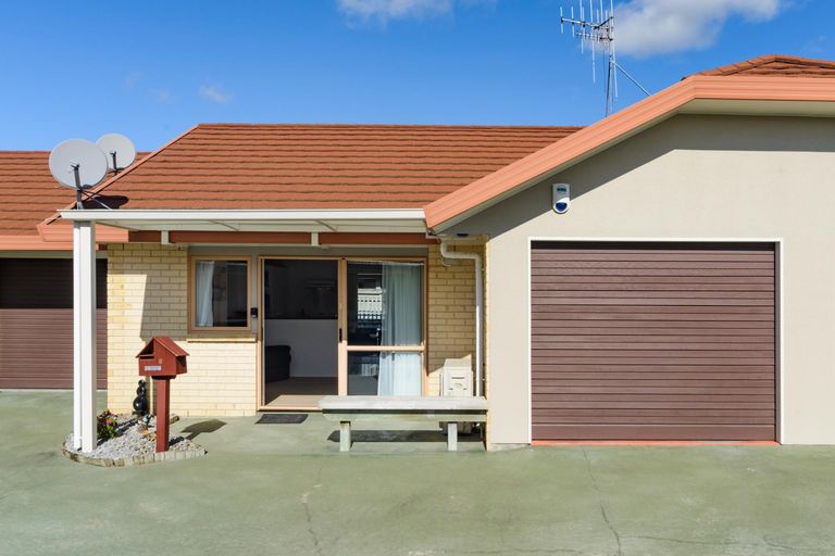 Photo of property in 8 Foxtail Fern, Kelvin Grove, Palmerston North, 4414