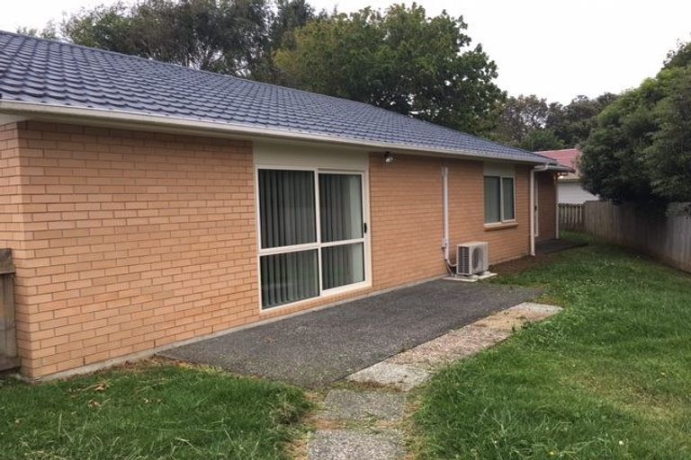 Photo of property in 12 Thornlea Grove, Waiuku, 2123
