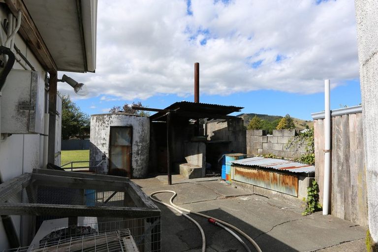 Photo of property in 25 Library Road, Te Karaka, 4022