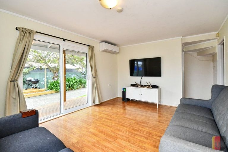 Photo of property in 2/15 Winiata Terrace, Papakura, 2110