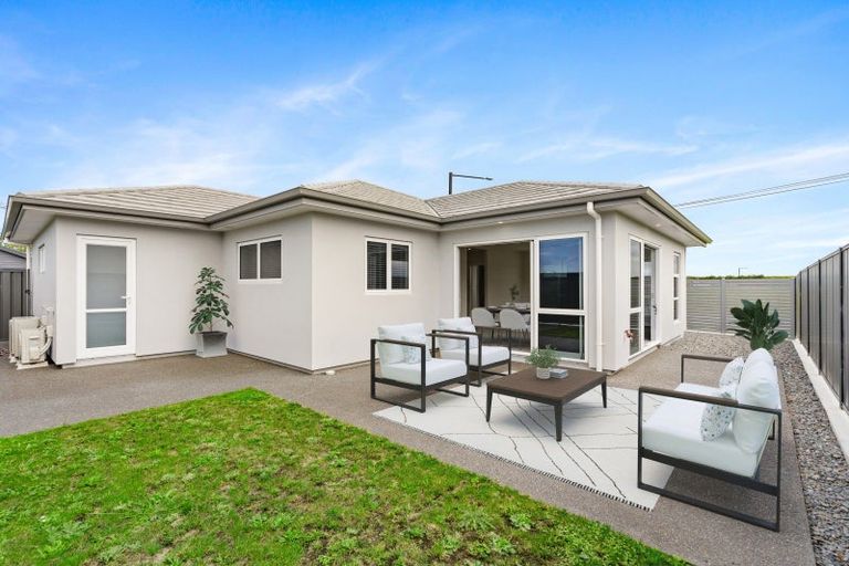Photo of property in 102 Eriksen Road, Te Awa, Napier, 4110