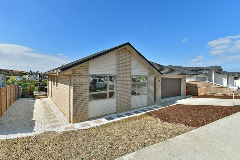 Photo of property in 8 Resolution Drive, Gulf Harbour, Whangaparaoa, 0930