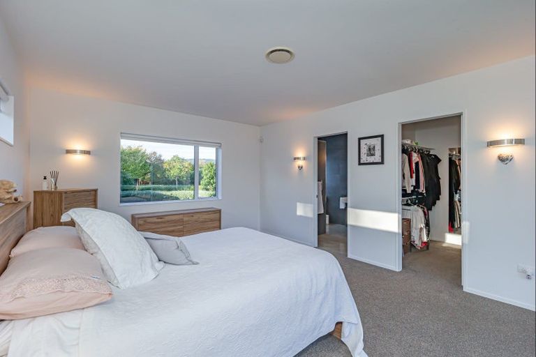 Photo of property in 342a Tararua Road, Levin, 5571