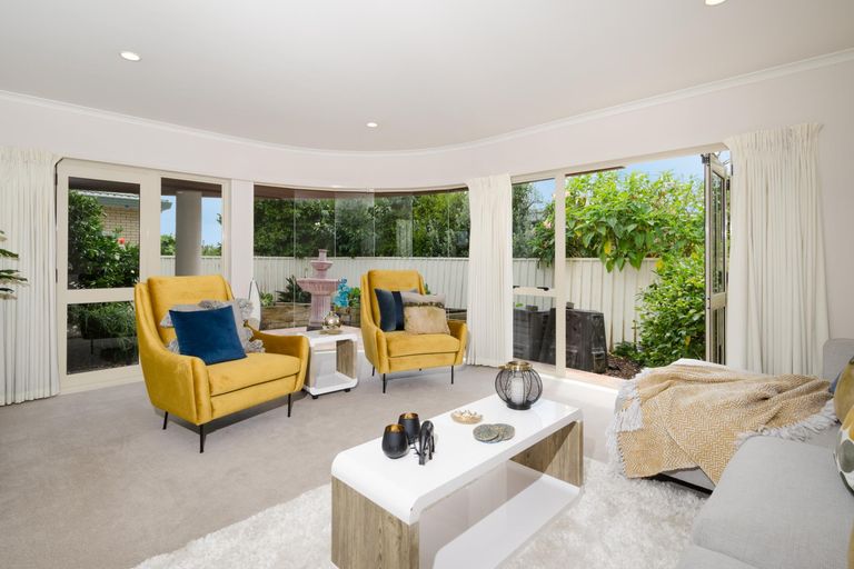 Photo of property in 1/213 Te Atatu Road, Te Atatu South, Auckland, 0610