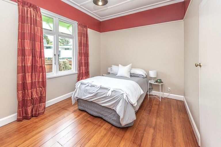 Photo of property in 12 Tregarth Street, Saint Johns Hill, Whanganui, 4501