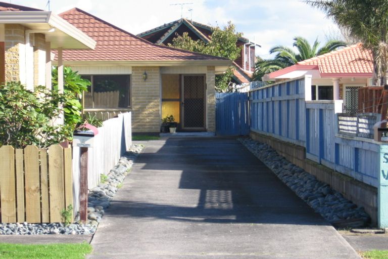 Photo of property in 2/14 Pine Road, Orewa, 0931
