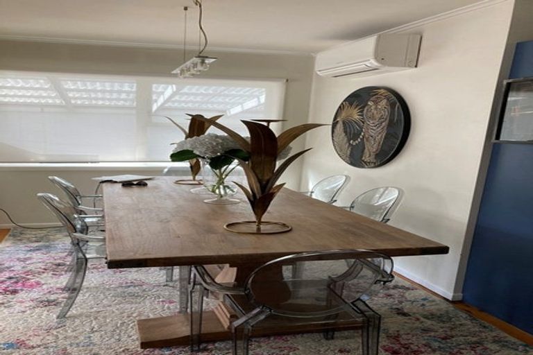 Photo of property in 2/18 Ocean View Road, Northcote, Auckland, 0627