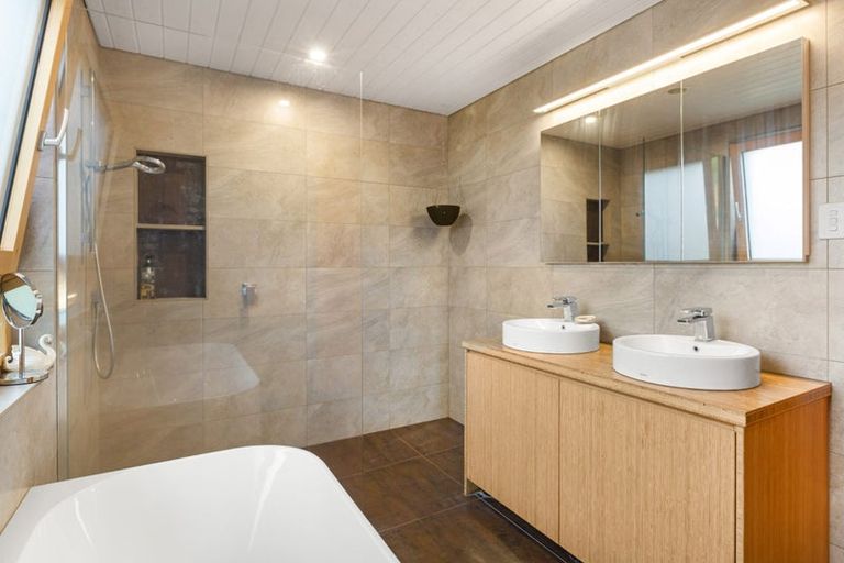 Photo of property in 21 Primrose Street, Raglan, 3225