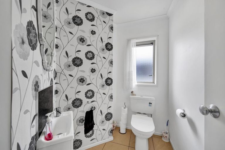 Photo of property in 24 Park Lane, Waitara, 4320