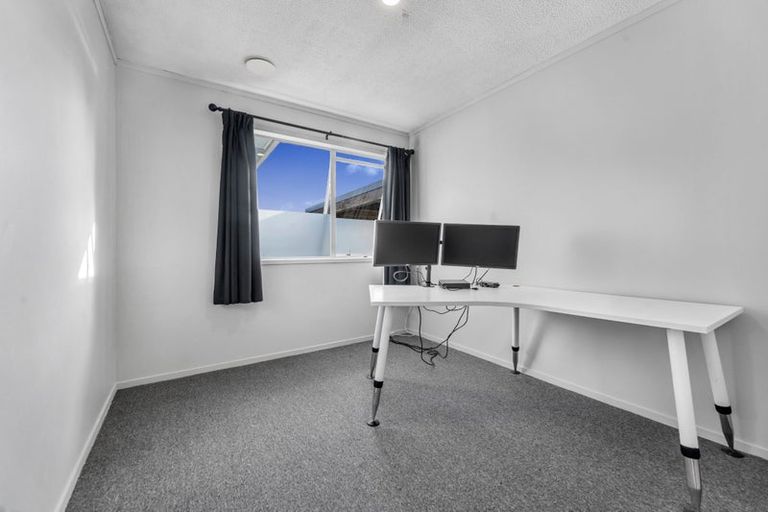 Photo of property in 2/48 Tabitha Crescent, Henderson, Auckland, 0612