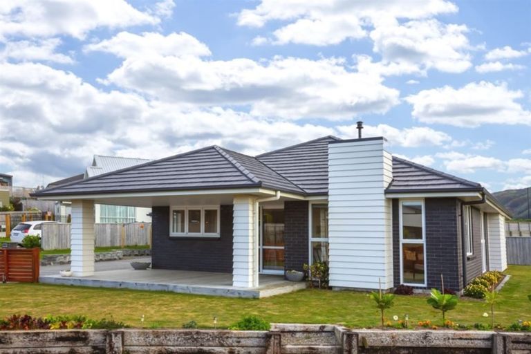 Photo of property in 2 Grace Cove, Aotea, Porirua, 5024