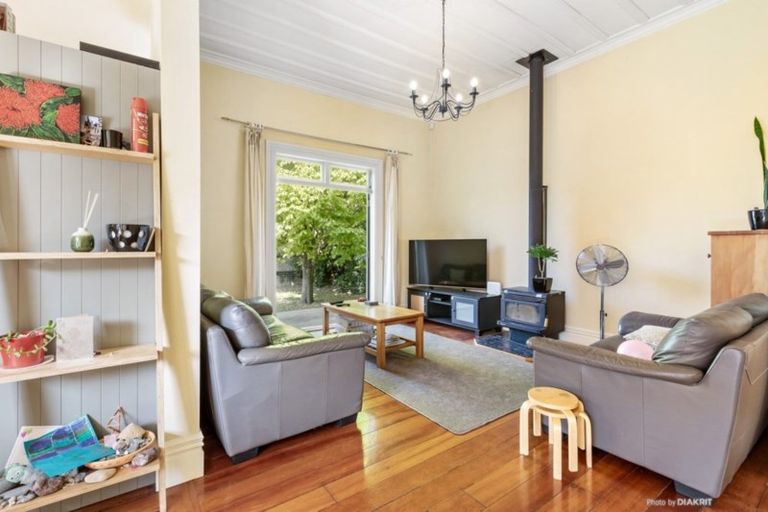 Photo of property in 106 Jellicoe Street, Martinborough, 5711