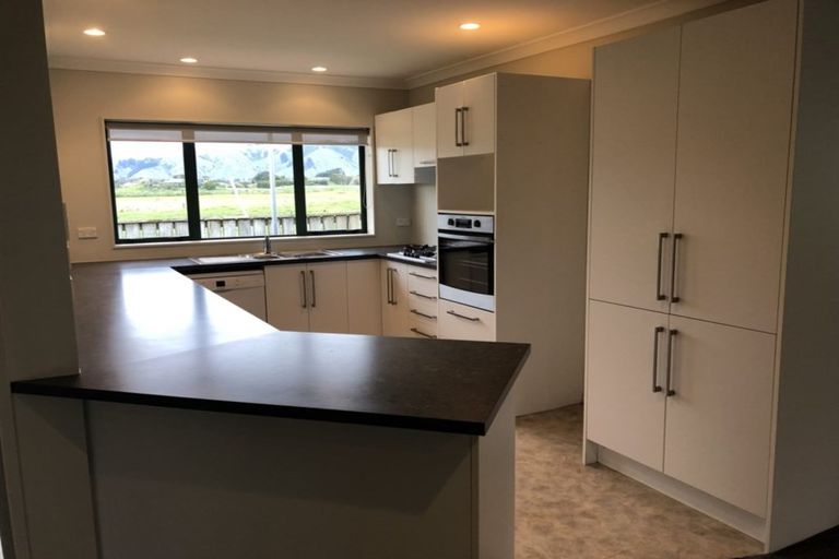 Photo of property in 13 Brendan Drive, Te Horo Beach, Otaki, 5581