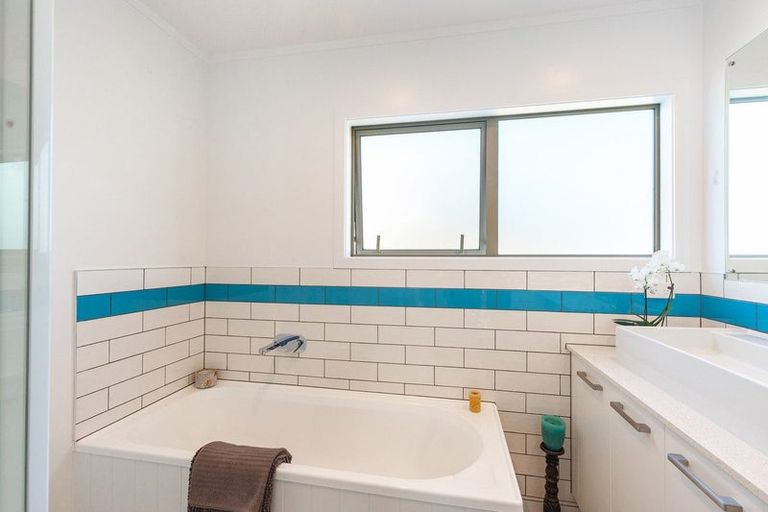 Photo of property in 1 Tamatea Drive, Snells Beach, 0920