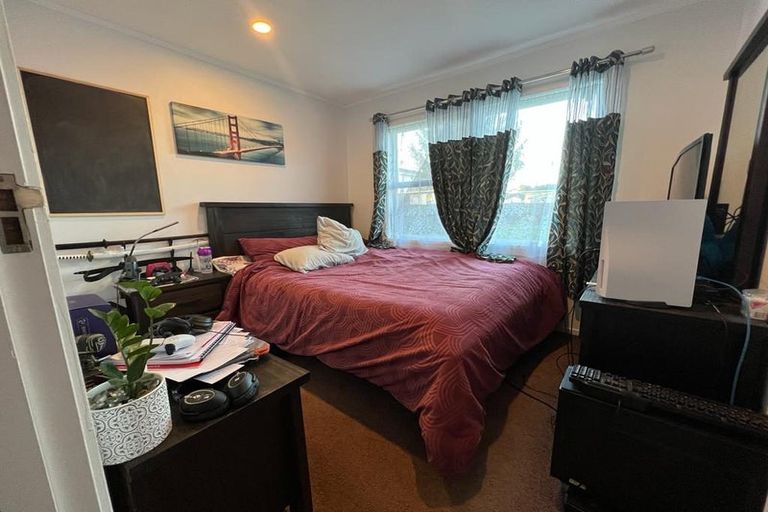 Photo of property in 120 Cargill Street, Papakura, 2110