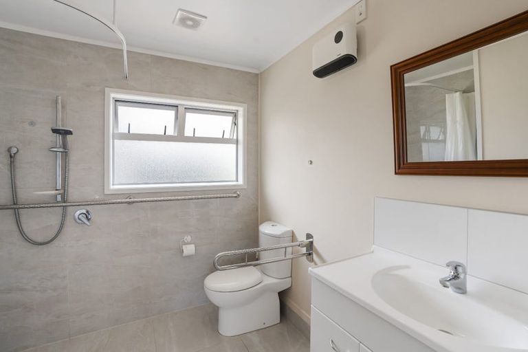 Photo of property in 5 Glengowan Place, Conifer Grove, Takanini, 2112