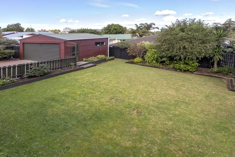 Photo of property in 6 Channing Crescent, Botany Downs, Auckland, 2010