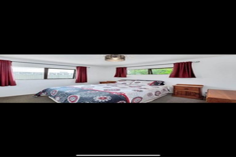 Photo of property in 1 Ray Small Drive, Papakura, 2110